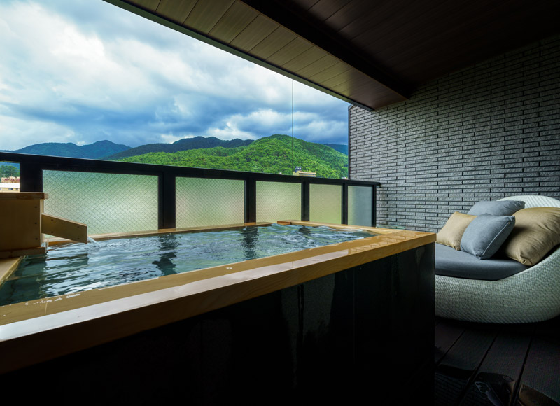 Guest room with high-grade open-air bath